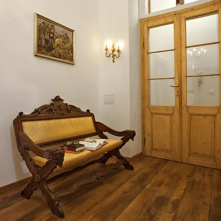 Empire Apartment *