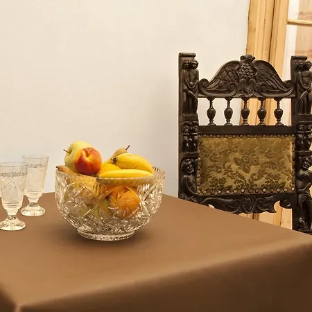 Empire Apartment *